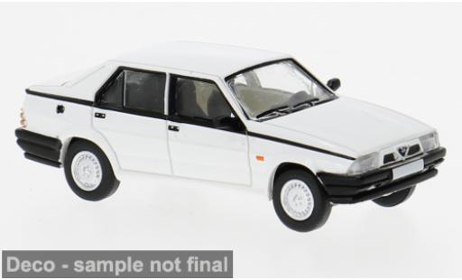 Coche miniatura Alfa Romeo 75 1/87 PCX87 weiss 1988 1:87 Alfa Romeo 75 1/87 PCX87 weiss 1988 1:87 coche miniatura