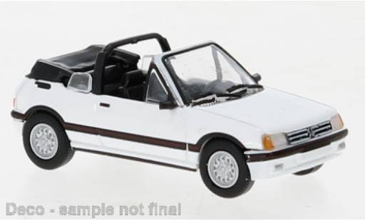 Coche miniatura Peugeot 205 1/87 PCX87 cabriolet blanche 1986 Peugeot 205 1/87 PCX87 cabriolet blanche 1986 coche miniatura