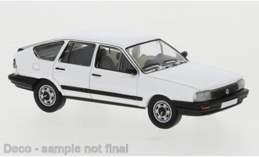 Coche miniatura Volkswagen Passat 1/87 PCX87 B2 blanche 1985 Volkswagen Passat 1/87 PCX87 B2 blanche 1985 coche miniatura