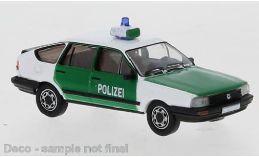 Coche miniatura Volkswagen Passat 1/87 PCX87 B2 blanco/verde Polizei 1985 Volkswagen Passat 1/87 PCX87 B2 blanco/verde Polizei 1985 coche miniatura