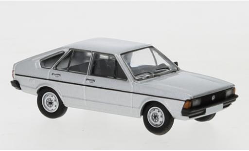 Volkswagen Passat 1/87 PCX87 B1 gris 1977 coche miniatura