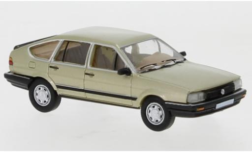 Volkswagen Passat 1/87 PCX87 B2 metalico beige 1985 coche miniatura