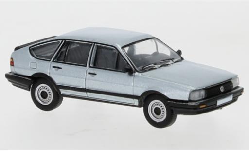 Volkswagen Passat 1/87 PCX87 B2 gris 1985 coche miniatura