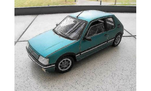 Peugeot 205 GTI 1/18 Solido Griffe rabaissee coche miniatura