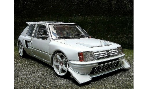 Peugeot 205 Turbo 16 1/18 Solido preparee pour la course T16 coche miniatura