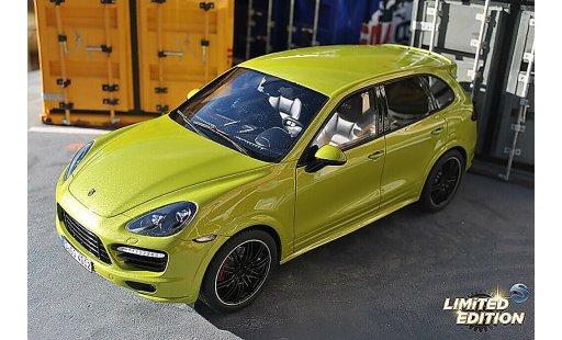 Porsche Cayenne GTS 1/18 GT Spirit verde coche miniatura