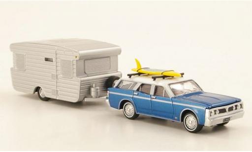 Ford Falcon 1/64 Road Ragers XY Fairmont Station Wagon metalico azul/blanco RHD 1971 avec Viscount Alumvan et Surfbrett comme charge coche miniatura