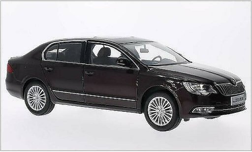 Skoda Superb Base 1/18 Paudi rojo 2013 coche miniatura