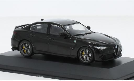 Alfa Romeo Giulia 1/43 Solido Quadrifoglio negro coche miniatura