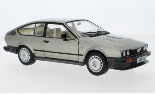 Coche miniatura Alfa Romeo GT 1/18 Solido V6 metalico beige 1984 Alfa Romeo GT 1/18 Solido V6 metalico beige 1984 coche miniatura