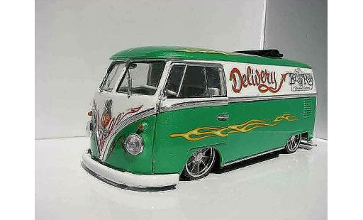 Volkswagen Combi Base 1/18 Welly tribute to ed roth combi rat fink revell coche miniatura