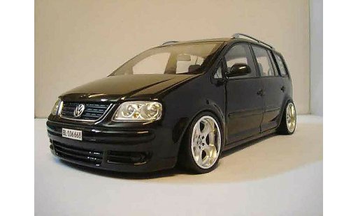 Volkswagen Touran Base 1/18 Shanghai Volkswagen negro jantes porsche coche miniatura