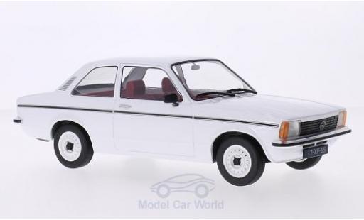 Coche miniatura Opel Kadett E 1/18 Triple 9 Collection C Limousine blanco 2-Türer Opel Kadett E 1/18 Triple 9 Collection C Limousine blanco 2-Türer coche miniatura