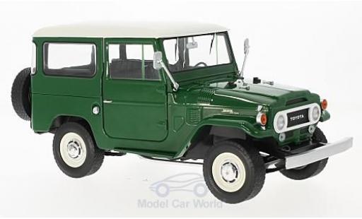 Coche miniatura Toyota Land Cruiser 1/18 Triple 9 Collection FJ40 verde/blanco 1967 Toyota Land Cruiser 1/18 Triple 9 Collection FJ40 verde/blanco 1967 coche miniatura