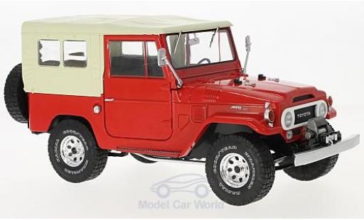 Coche miniatura Toyota Land Cruiser 1/18 Triple 9 Collection FJ40 rojo/beige 1967 Toyota Land Cruiser 1/18 Triple 9 Collection FJ40 rojo/beige 1967 coche miniatura