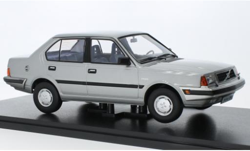 Volvo 360 1/18 Triple 9 Collection d 1987 coche miniatura