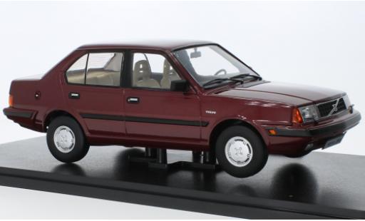 Volvo 360 1/18 Triple 9 Collection metallise rouge foncé 1987 coche miniatura