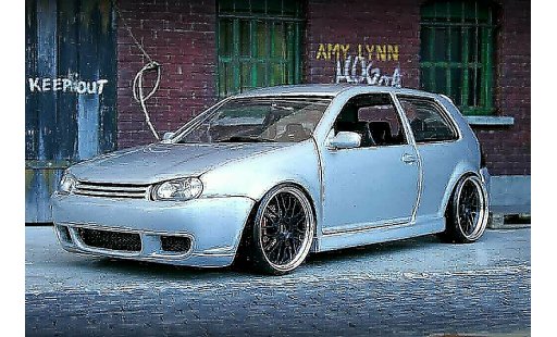 Volkswagen Golf R32 1/18 Revell kit carrosserie gris jantes bbs 18 pouces coche miniatura