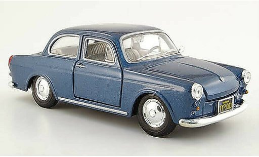 Volkswagen 1600 Base 1/24 Maisto Stufenheck azul 1967 coche miniatura
