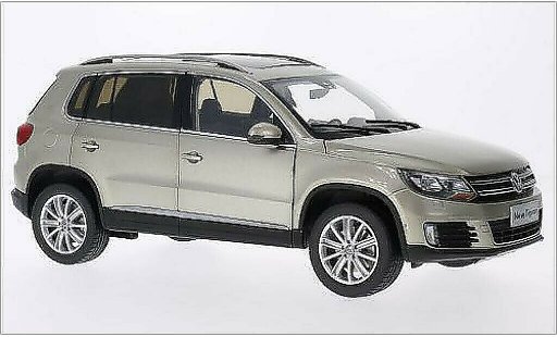 Volkswagen Tiguan Base 1/18 Paudi metalico beige 2013 coche miniatura