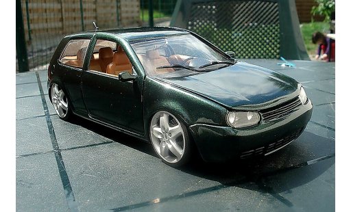 Volkswagen Golf GTI 1/18 Revell verde jantes porsche et lissage carrosserie coche miniatura