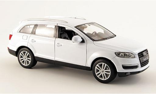 Audi Q7 1/24 Welly blanco coche miniatura
