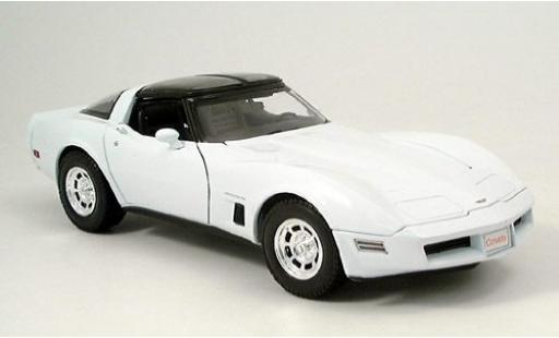 Coche miniatura Chevrolet Corvette 1/18 Welly Coupe weiß 1982 1:18 Chevrolet Corvette 1/18 Welly Coupe weiß 1982 1:18 coche miniatura