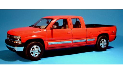 Coche miniatura Chevrolet Silverado 1/18 Welly Ex. Cab Fleetside rojo 1999 1:18 Chevrolet Silverado 1/18 Welly Ex. Cab Fleetside rojo 1999 1:18 coche miniatura
