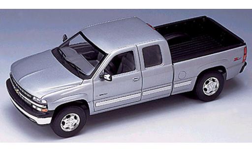 Coche miniatura Chevrolet Silverado 1/18 Welly Ex. Cab silber 1999 1:18 Chevrolet Silverado 1/18 Welly Ex. Cab silber 1999 1:18 coche miniatura