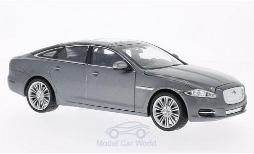 Coche miniatura Jaguar XJ 1/24 Welly metalico gris 2010 Jaguar XJ 1/24 Welly metalico gris 2010 coche miniatura