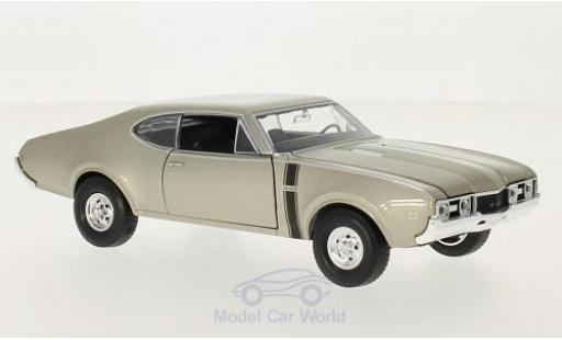 Coche miniatura Oldsmobile 442 1/24 Welly metalico beige Oldsmobile 442 1/24 Welly metalico beige coche miniatura