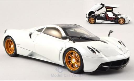 Coche miniatura Pagani Huayra 1/18 Welly met.-blanco (GTA Edition) ohne Vitrine Pagani Huayra 1/18 Welly met.-blanco (GTA Edition) ohne Vitrine coche miniatura