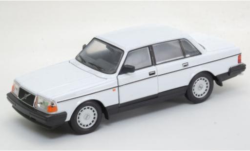 Volvo 240 1/24 Welly GL blanco coche miniatura