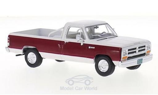 Dodge RAM 1/43 WhiteBox Ram blanco/rojo 1987 coche miniatura