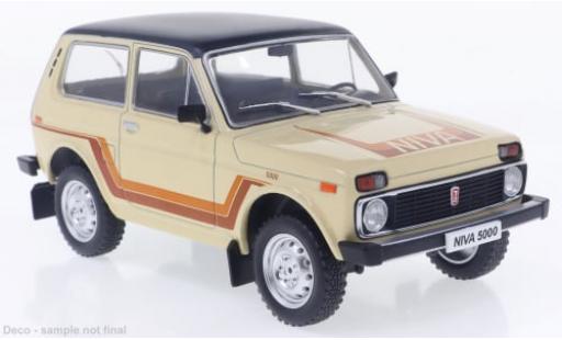 Coche miniatura Lada Niva 1/24 WhiteBox 5000 beige/Dekor 1980 1:24 Lada Niva 1/24 WhiteBox 5000 beige/Dekor 1980 1:24 coche miniatura