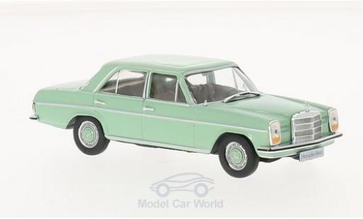 Mercedes 200 1/43 WhiteBox /8 (W115) verde 1968 coche miniatura