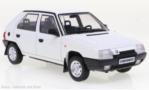 Coche miniatura Skoda Favorit 1/24 WhiteBox blanche 1989 Skoda Favorit 1/24 WhiteBox blanche 1989 coche miniatura
