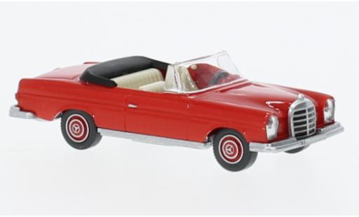 Coche miniatura Mercedes 280 1/87 Wiking SE (W111) cabriolet rouge 1968 Mercedes 280 1/87 Wiking SE (W111) cabriolet rouge 1968 coche miniatura