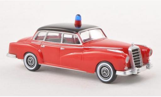Coche miniatura Mercedes 300 1/87 Wiking pompiers Mercedes 300 1/87 Wiking pompiers coche miniatura